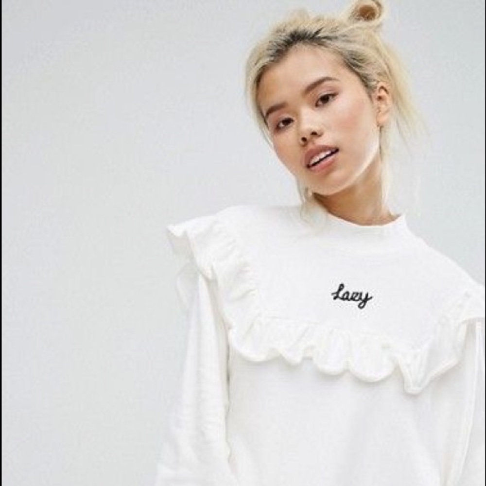 🪡 Handmade 🧵 Ruffle Sweatshirt - Picture 7 of 7